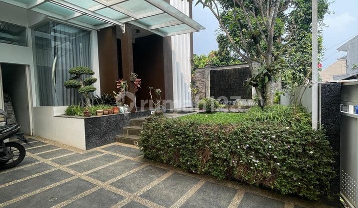Rumah Nyaman 3 Lantai Semi Furnished Siap Huni di Geger Kalong Ciwaruga Bandung