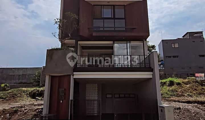 Rumah Baru Minimalis Modern 2 Lantai Siap Huni di Setraduta Bandung