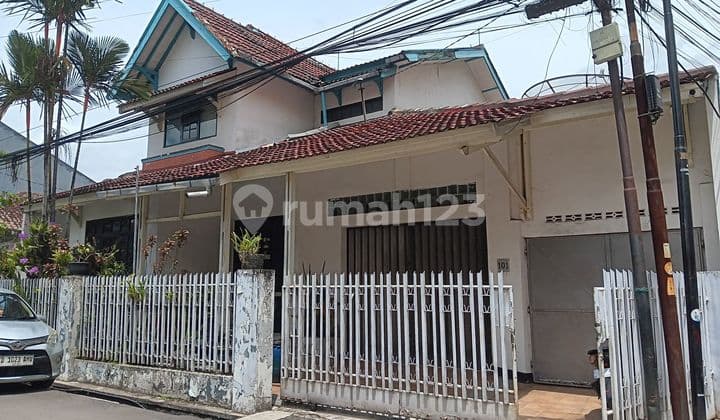Rumah Hook 2 Lantai Cocok untuk Kostan Lokasi Ramai Strategis Siap Huni di Gatot Subroto Bandung
