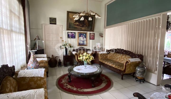 Dijual Cepat!! Rumah Antik, Terawat Baik di Pusat Kota Bandung