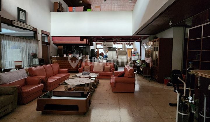 Rumah Luas Nyaman Terawat Lokasi Strategis Siap Huni di Gatot Subroto Bandung