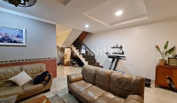 Rumah Luas Full Furnished Tengah Kota Strategis Siap Huni di Jakarta Pusat