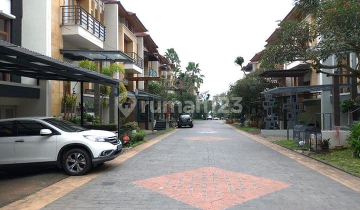 Rumah Bagus Minimalis Modern 3 Lantai Siap Huni di Bale Pakuan Ciumbuleuit Bandung