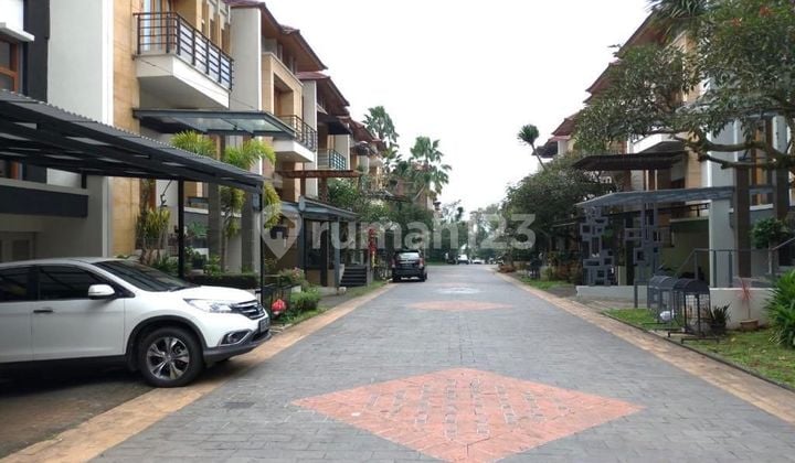 Rumah Bagus Minimalis Modern 3 Lantai Siap Huni di Bale Pakuan Ciumbuleuit Bandung