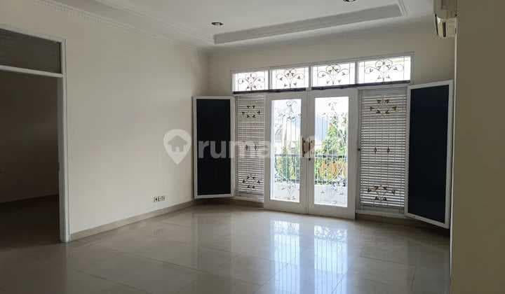 Rumah Lux Luas Hook 2 Lantai Lingkungan Nyaman Siap Huni di Singgasana Pradana Bandung