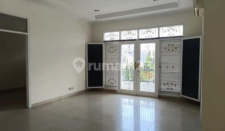 Rumah Lux Luas Hook 2 Lantai Lingkungan Nyaman Siap Huni di Singgasana Pradana Bandung