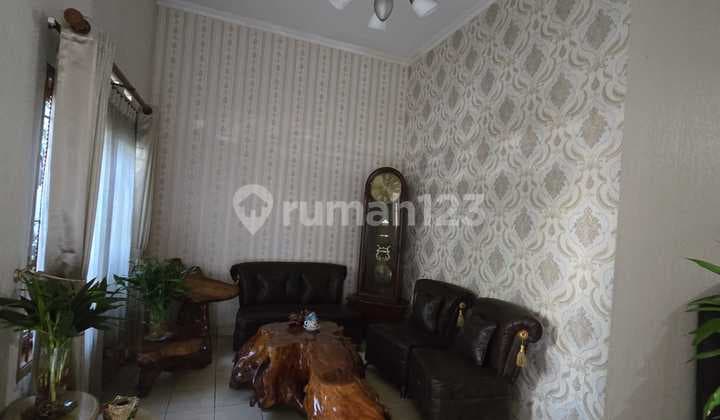 Dijual Rumah Singgasana Pradana Bandung Semi Furnished