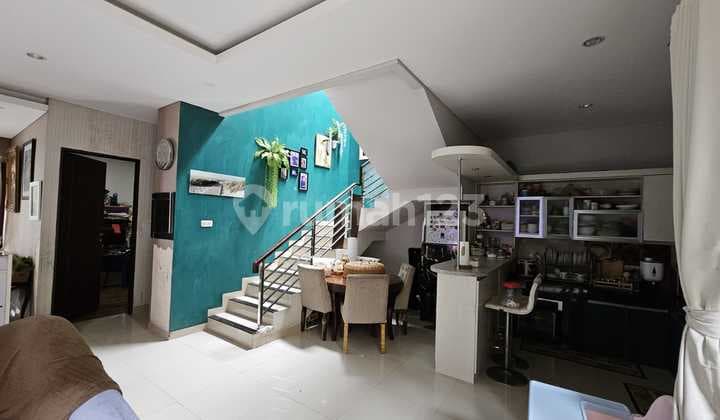 Rumah Nyaman 2 Lantai Siap Huni di Gegerkalong Bandung