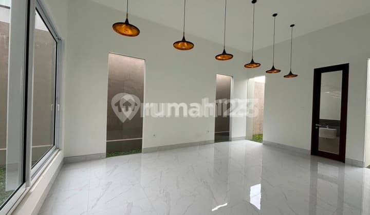 Dijual Rumah Lux 100% Baru Setiabudi Regency Setreg Wing 3
