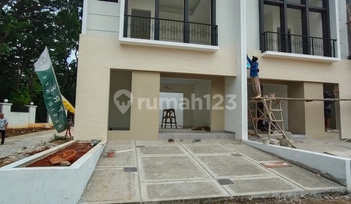 Unit Terbatas,rumah Mewah 2 Lantai Pinggir Jalan Dan Bebas Banjir Di Rawalumbu,bekasi