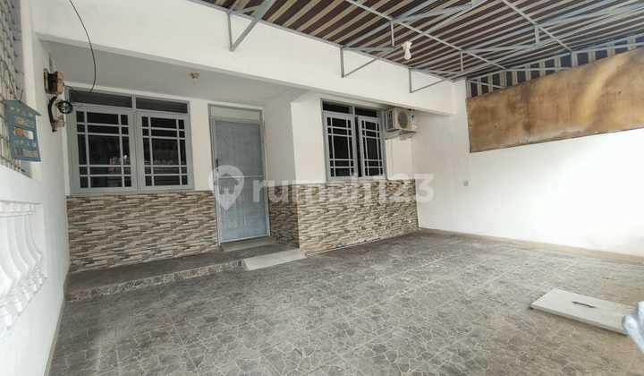 Rumah Rapih Minimalis Strategis Siap Huni di Jakarta Barat