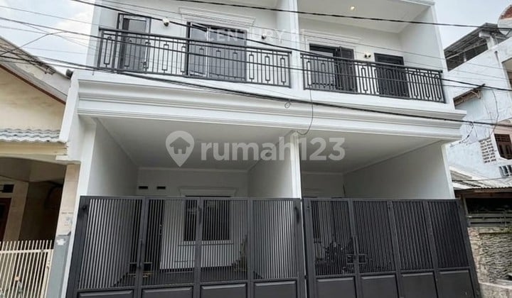 Minimalist 2-Story House Flood-Free Area Cipondoh Tangerang