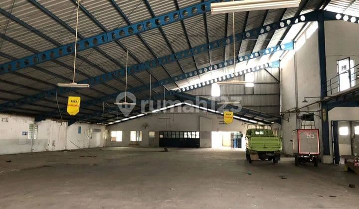 Disewakan Gudang Besar Di Kendal , Ada Genset Kapasitas Besar , Listrik 3 Phase 700 KVA , Tempat Luas , Terletak Di Jalan Nasional , Letak Komersiil