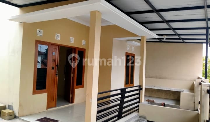 Rumah Manyaran Semarang Barat Disewakan. Bebas Banjir, Dekat Pasar, Dekat Mall , Dekat Universitas, Kt 3 , Km 2 , Pam.