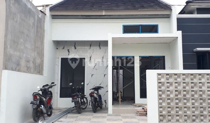 Good Strategic Residential Home, Just 5 Minutes to Majapahit Main Road Semarang. Close to Gayamsari Semarang Toll Gate.