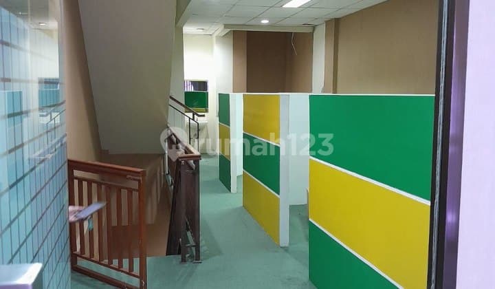 Ruko 3 Lantai Dalam Komplek Siap Pakai Di Permata Hijau