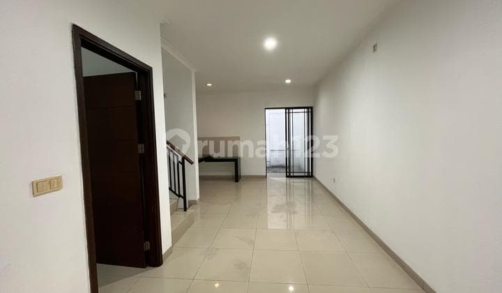 Dijual Rumah Unit Rapih Turun Harga di Cluster Asia Green Lake City