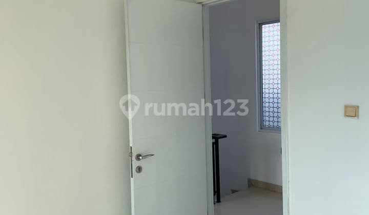 Disewakan Rumah Dekat Pusat Perbelanjaan di Green Lake City