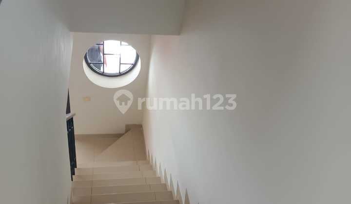 Disewakan Rumah Rapih Baru Dicat Ulang East Asia Green Lake City