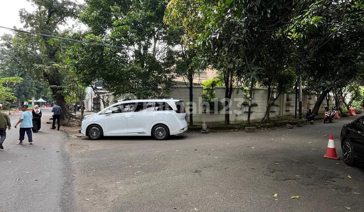 Turun Harga!! Rumah Mewah 2 Lantai di Kebayoran Baru Prime Area