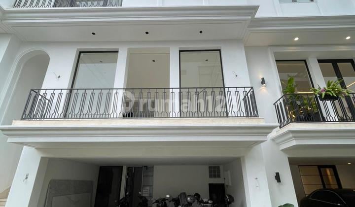 Dijual Rumah Mewah Lingkungan Tenang di Kebayoran Baru