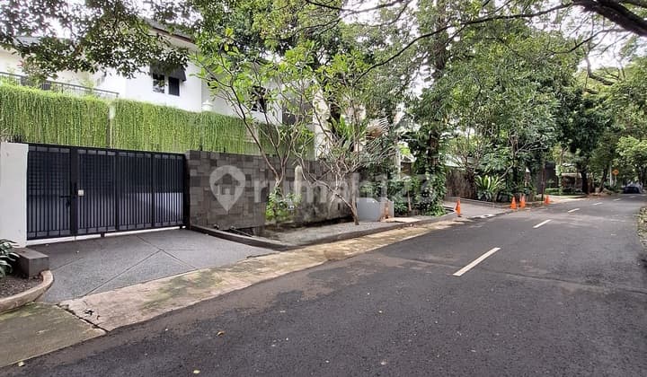 Di Jual Rumah Mewah di Senopati Lingkungan Tenang