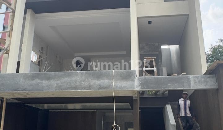 Dijual Townhouse Mewah 3 Lantai SHM di Cilandak