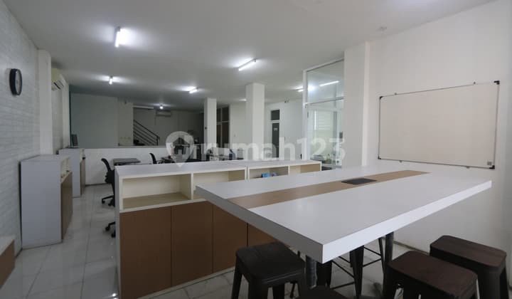 STRATEGIC SHOPHOUSE IN PAMULANG NEAR UNPAM CAMPUS, SUITABLE FOR OFFICE, RESTAURANT/CAFE