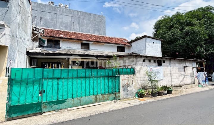 OLD HOUSE LAND AREA + 20 ROOM BOARDING HOUSE IN TOMANG AREA - WEST JAKARTA