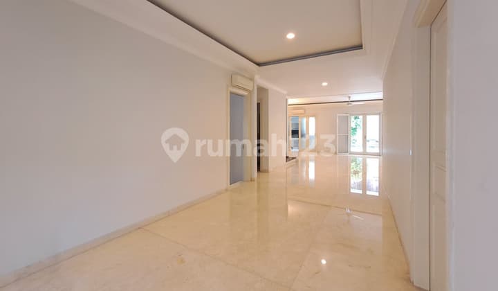 Rumah Mewah di Pondok Indah dengan Kolam Renang, Akses Jagakarsa