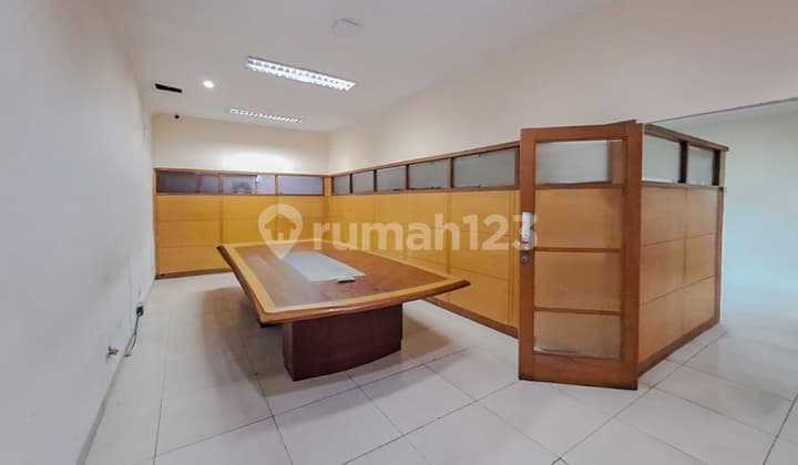 Gedung Kantor di Kembangan Meruya Utara akses mudah ke Puri Indah