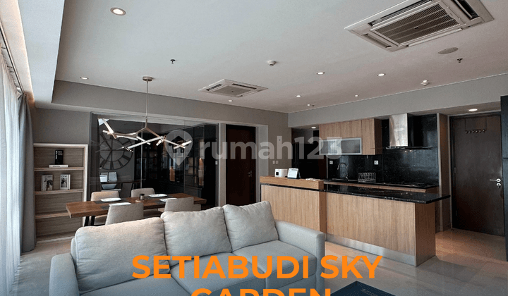 Dijual Apartemen 2+1 Kamar Tidur Furnished Bagus Siap Huni di Setiabudi Sky Garden