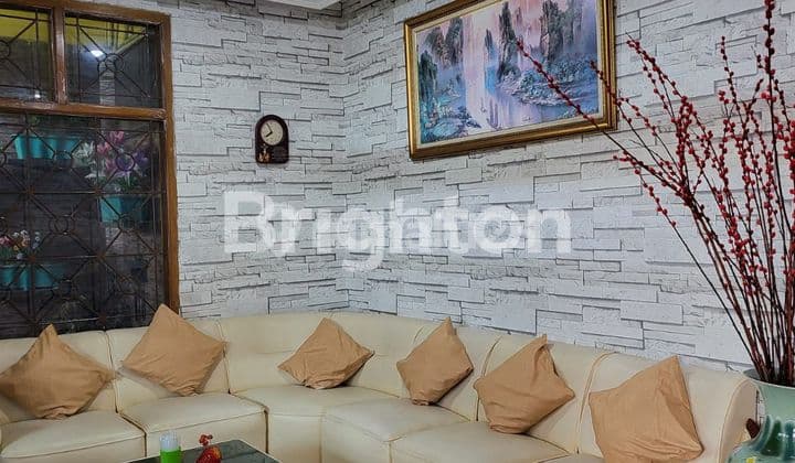 RUMAH 3 LANTAI STRATEGIS DIJELAMBAR GROGOL PETAMBURAN JAKARTA BARAT