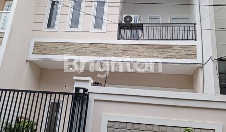RUMAH 2,5 LANTAI KAVLING POLRI JELAMBAR GROGOL PETAMBURAN JAKARTA BARAT