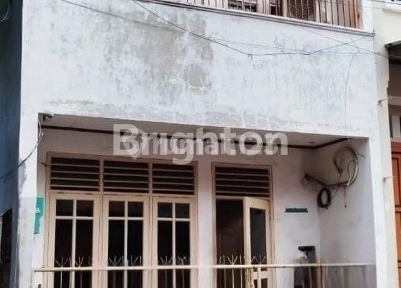 A 2-STORY HOUSE READY TO OCCUPY LOCATED IN JELAMBAR, WEST JAKARTA