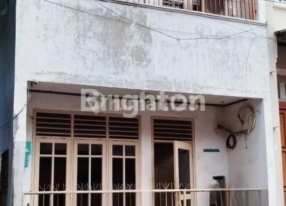 RUMAH 2 LANTAI SIAP HUNI LOKASI JELAMBAR JAKARTA BARAT