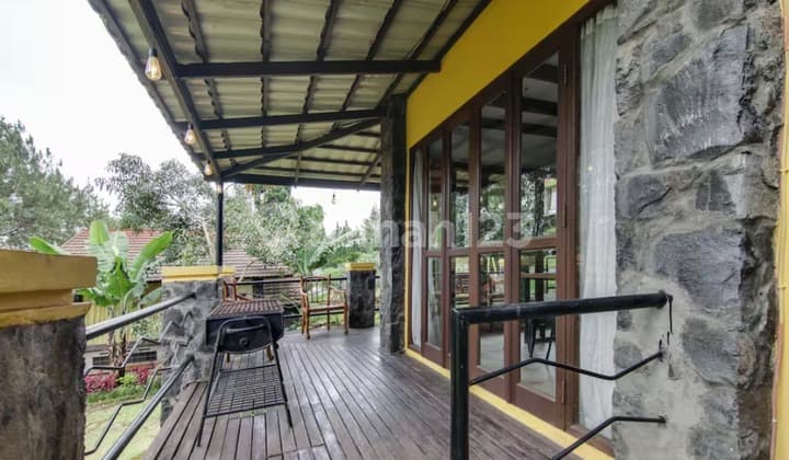 Di Jual Villa Istana Bunga Cantik dan Bagus