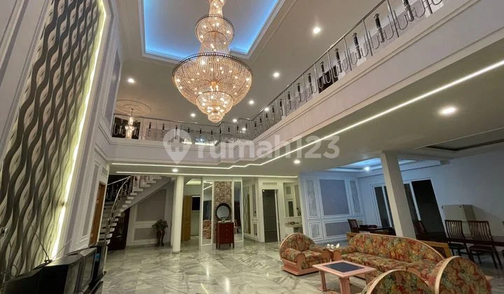 For Sale Fast, Luxurious and Elegant 2-Story House in the Bustling Central Gatoto Subroto Area, Denpasar.