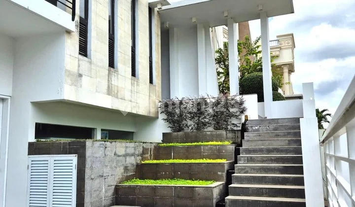 JUAL CEPAT! Rumah Mewah Bukit Gading Mediterania - 3 Lantai, Harga di Bawah Pasaran!