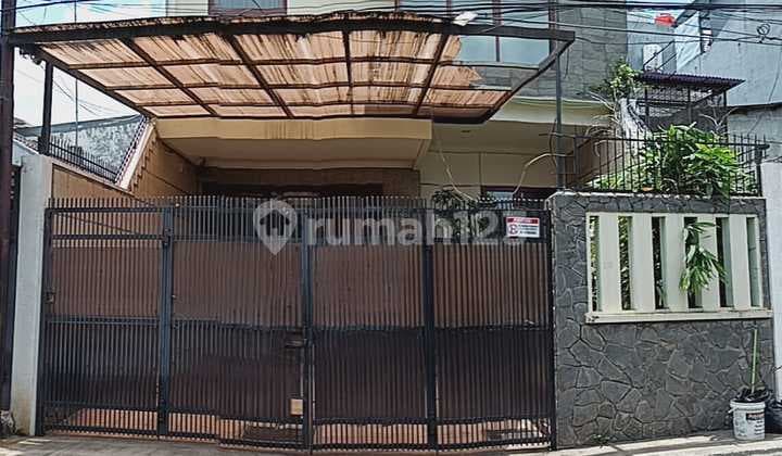 3-story furnished house in Taman Cosmos, Kebon Jeruk - Jakarta