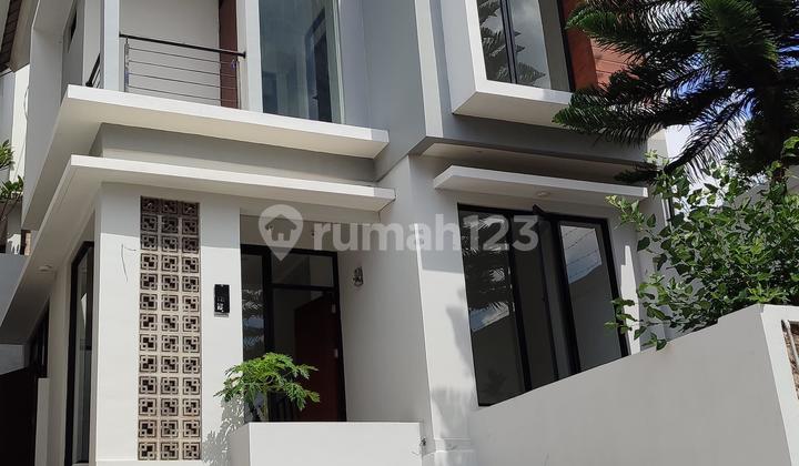 Dijual rumah 2 lantai padasuka design keren lokasi strategis Harga Terbaik