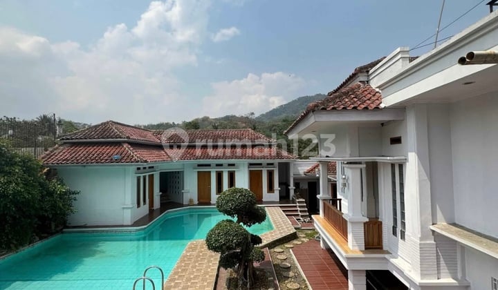 Dijual Rumah +Kolam Renang Area Luas dan Nyaman Harga Murah