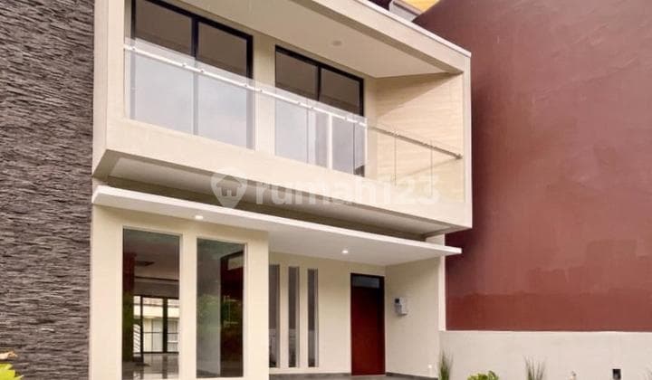 Dago House Attractive, Strategic, and Comfortable Design