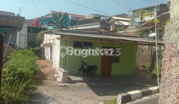 RUMAH LAMA AREA WONODRI BARU KOTA SEMARANG