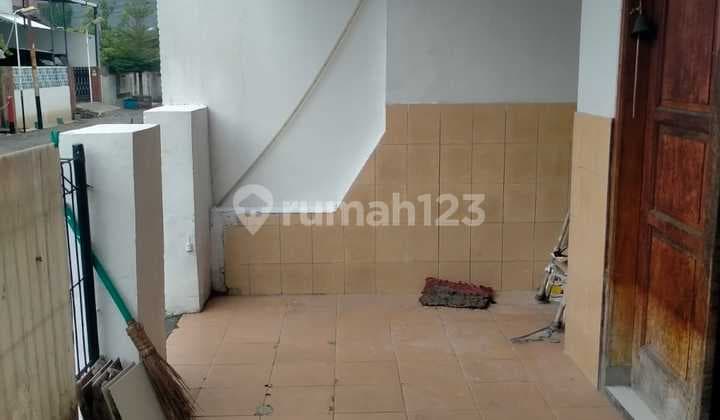 Rumah Lama 2 Lantai Area Tlogosari Semarang