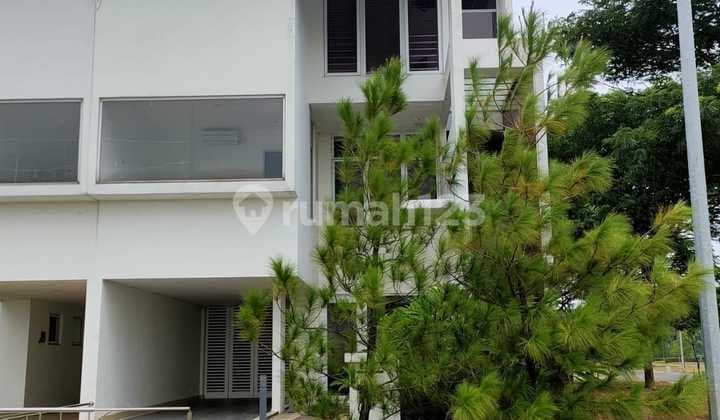 Translation to English:
Quick Sale 4-Storey House in Cluster Asera One East, Kota Harapan Indah, Bekasi