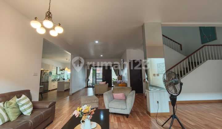 Dijual Segera Rumah Mewah 2 Lantai Semifurnish di Cluster Asia Tropis, Kota Harapan Indah, Bekasi