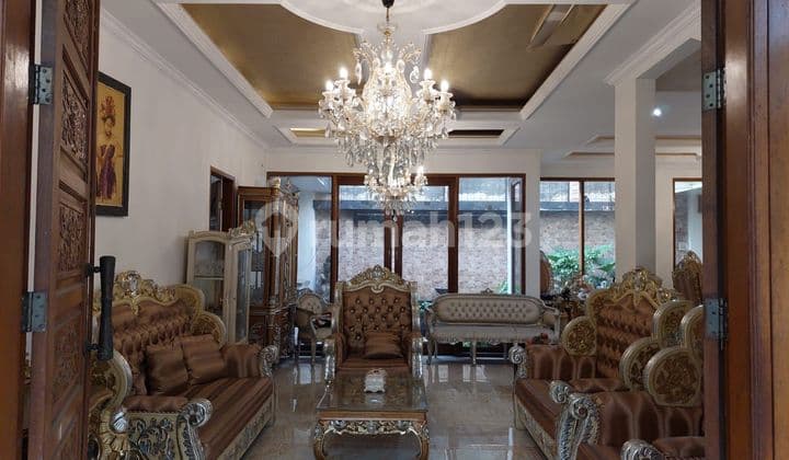 Dijual Rumah Heliconia 2 1/2 Lantai Full Furnish di Kota Harapan Indah, Bekasi