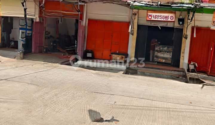 For Rent: 2-Story Shop House, Full Building, in Sentra Onderdil Complex, Harapan Indah City, Medan Satria, Bekasi City.