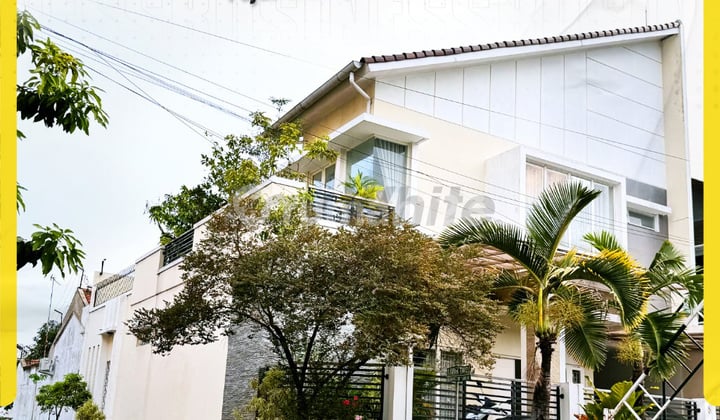 Rumah Elit 2 Lantai 6+1 KT di Fajar Indah Colomadu